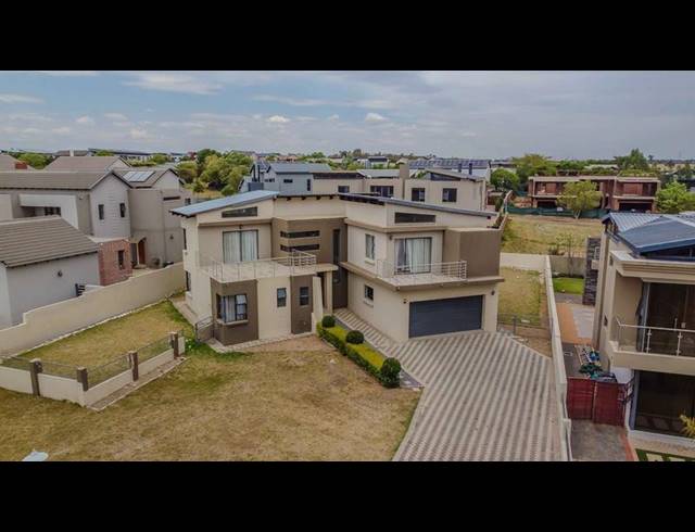 5 BEDROOM HOUSE FOR SALE IN COPPERLEAF ESTATE